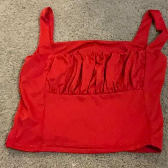 Red tank - Picture 1 of 1